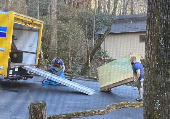828 Movers LLC